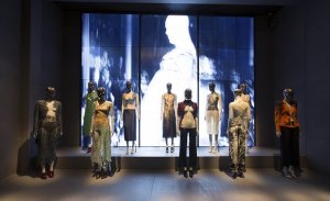 1._Installation_view_of_London_gallery_Alexander_McQueen_Savage_Beauty_at_the_VA_c_Victoria_and_Albert_Museum_London_jpg_610x610_q85