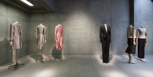 2._Installation_view_of_Savage_Mind_gallery_Alexander_McQueen_Savage_Beauty_at_the_VA_c_Victoria_and_Albert_Museum_London_jpg_610x610_q85